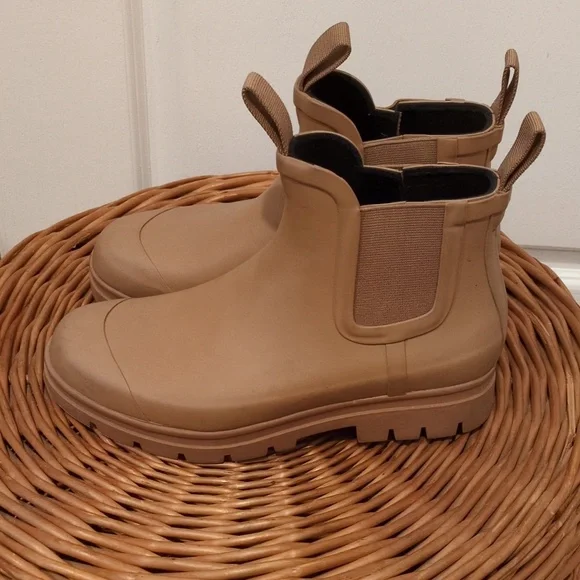Everlane Waterproof Tan Lug Bootie Womens 7 - Picture 3 of 8